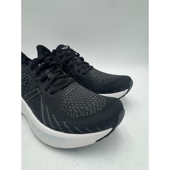 New Balance VONGO V5 Women's NEW Running Sneaker Black US Size 9 Medium - Picture 2 of 9